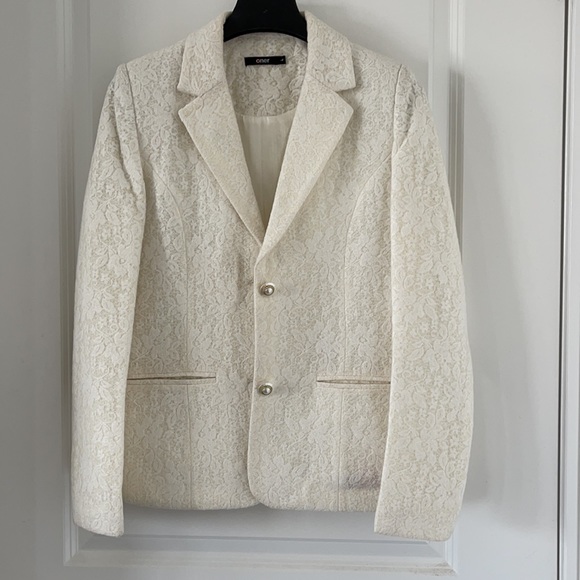 Off white jacket - Picture 2 of 5